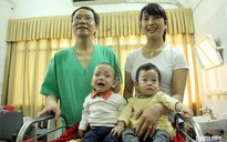 Sự sống kỳ diệu của 2 bé song sinh ít tháng nhất Việt Nam